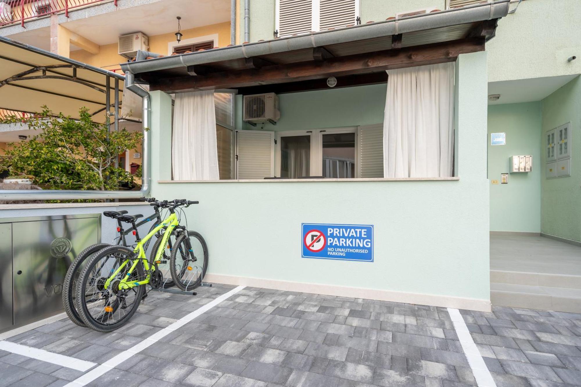 New! D31 Studio W2 Bikes, Sunny Terrace & Parking ロヴィニ エクステリア 写真